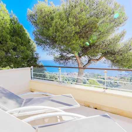 Enchantee - * Villefranche-sur-Mer